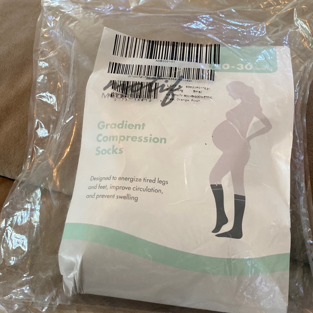 Motif medical gradient compression socks size small